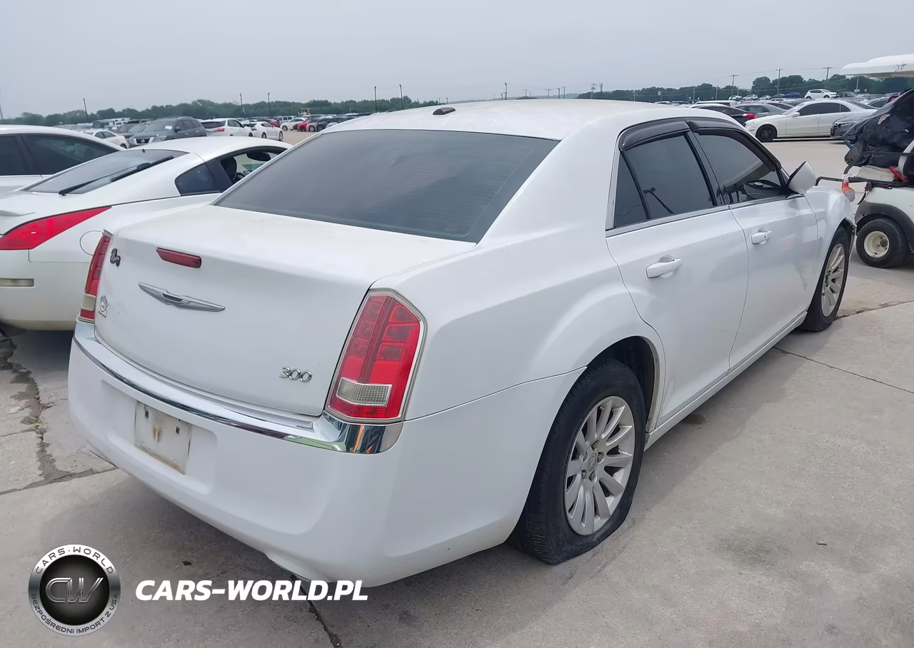 2013 Chrysler 300 Motown VIN:2C3CCAAG2DH569010 - 4