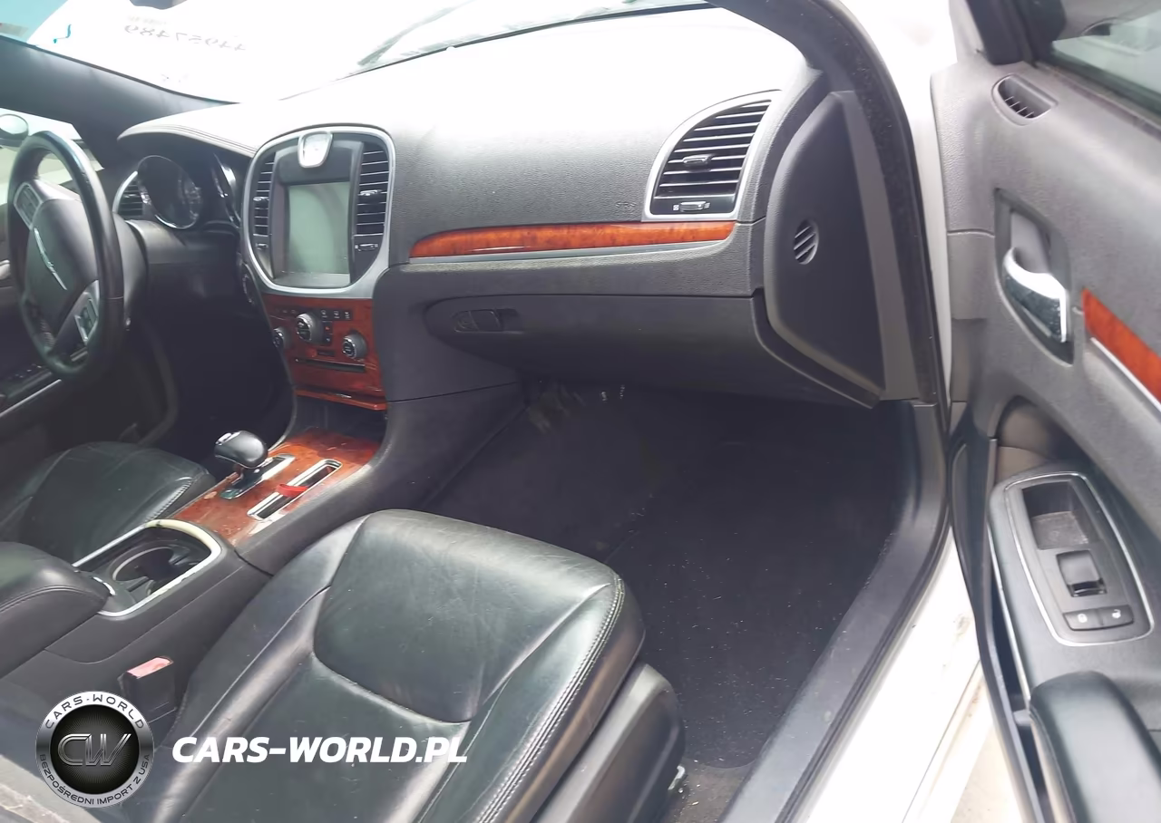 2013 Chrysler 300 Motown VIN:2C3CCAAG2DH569010 - 5