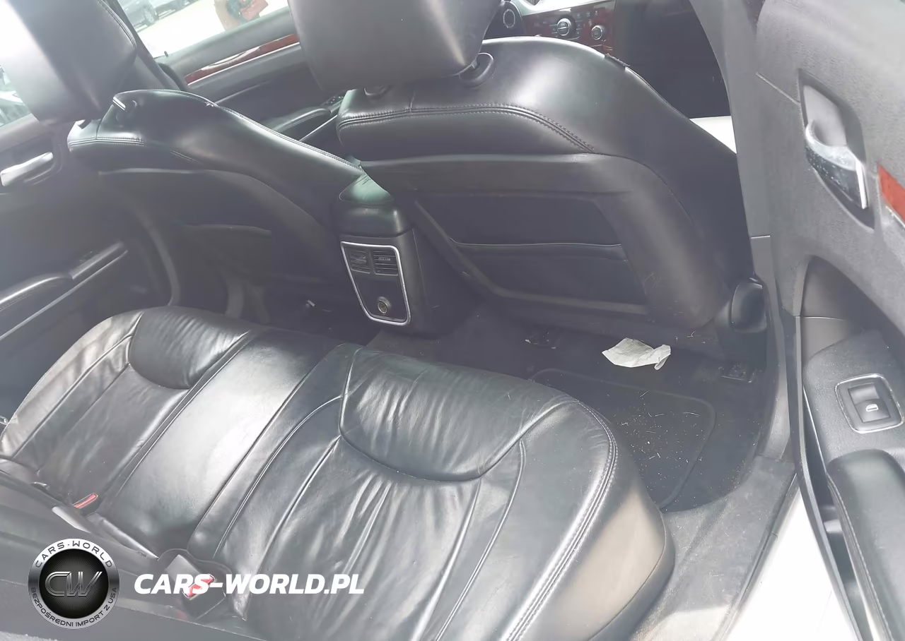 2013 Chrysler 300 Motown VIN:2C3CCAAG2DH569010 - 8