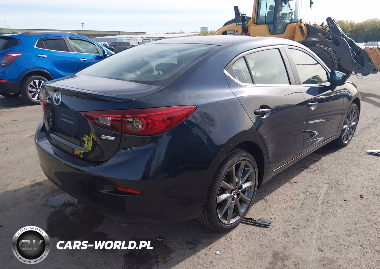 2018 Mazda Mazda3 Touring VIN:3MZBN1V35JM210771 - 4