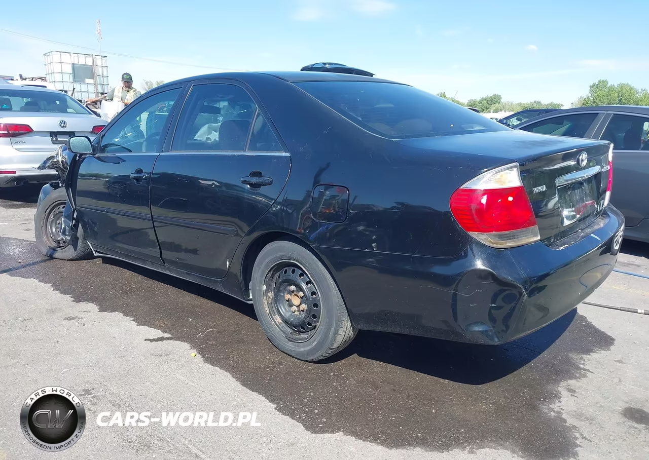 2005 Toyota Camry Le VIN:4T1BE32K95U089864 - 3