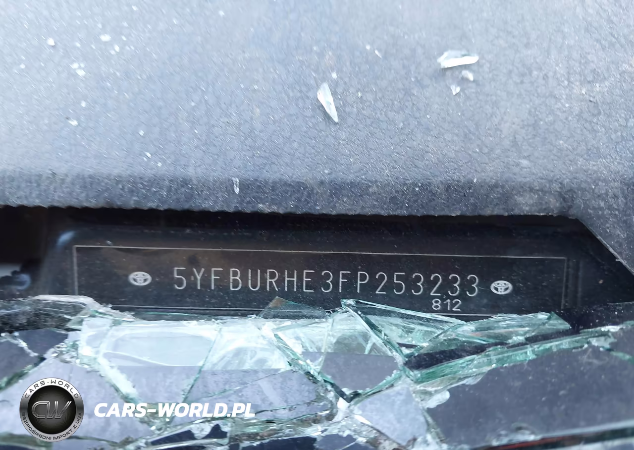 2015 Toyota Corolla Le Plus VIN:5YFBURHE3FP253233 - 9