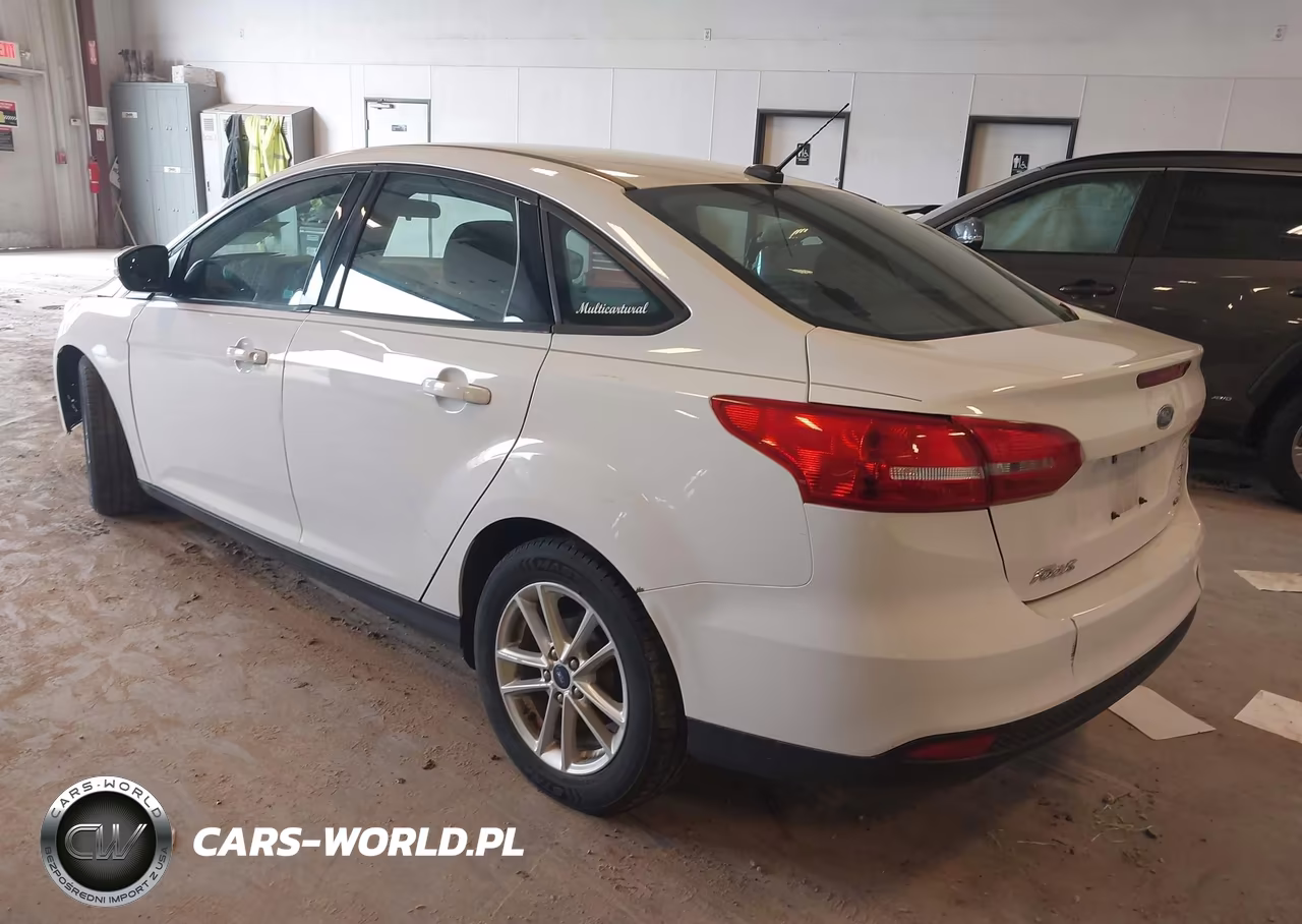 2017 Ford Focus Se VIN:1FADP3F29HL266642 - 3