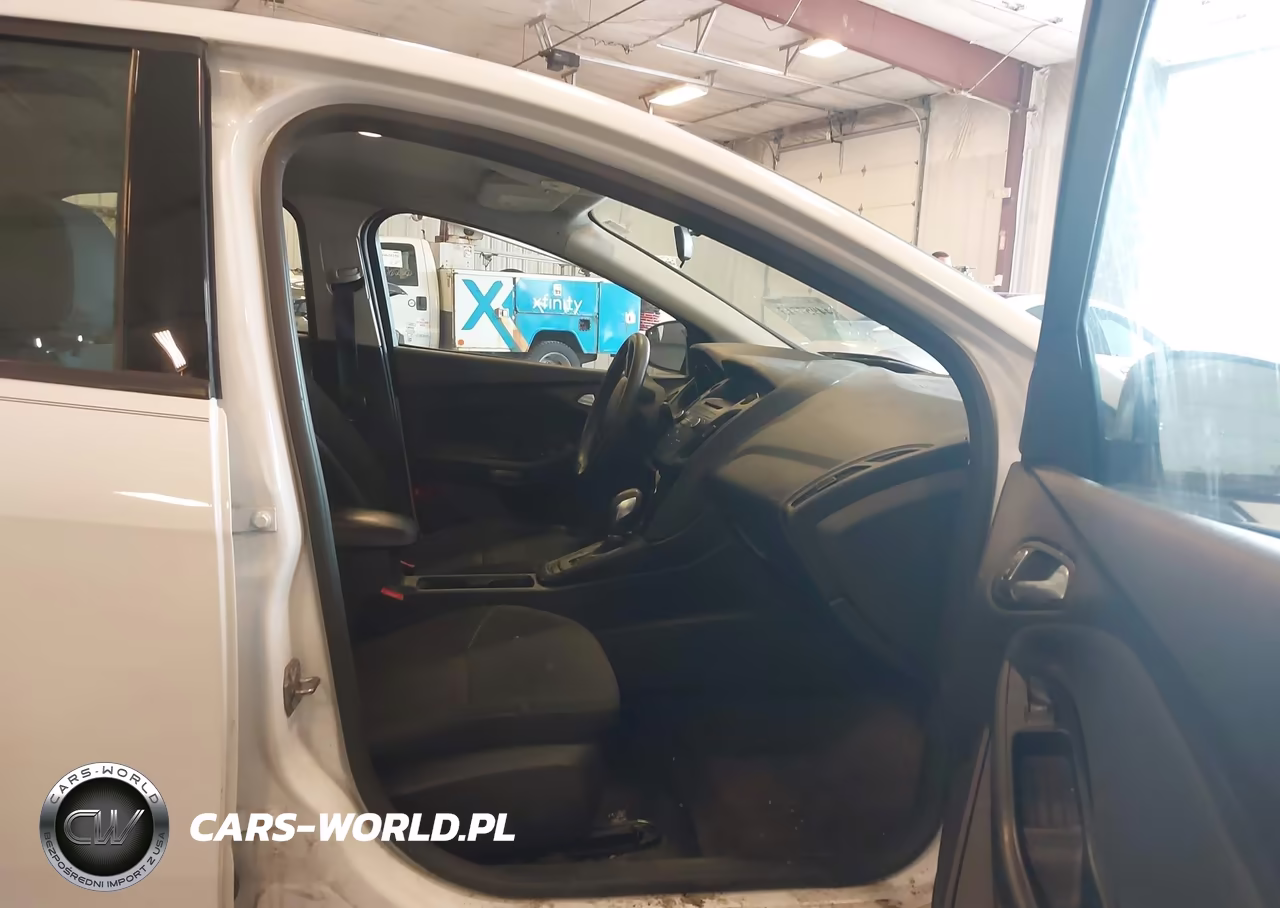 2017 Ford Focus Se VIN:1FADP3F29HL266642 - 5