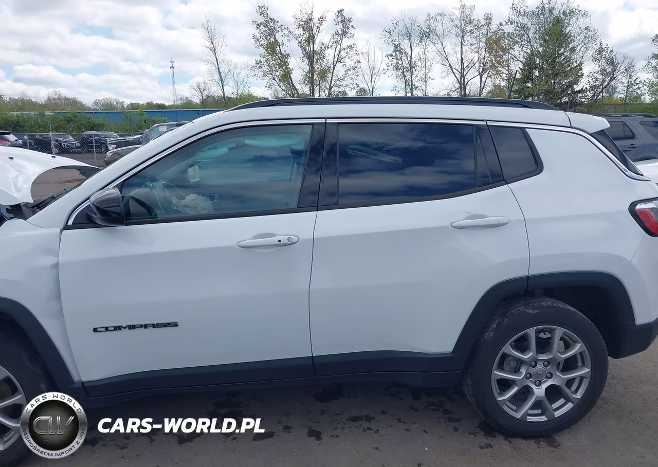 2022 Jeep Compass Latitude Lux 4X4 VIN:3C4NJDFB2NT173337 - 14