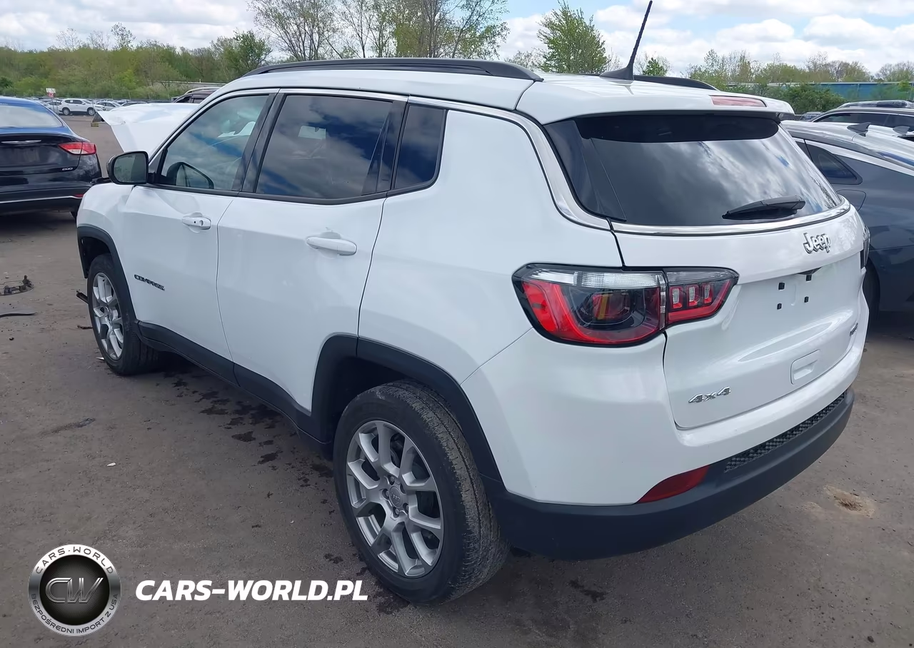 2022 Jeep Compass Latitude Lux 4X4 VIN:3C4NJDFB2NT173337 - 3