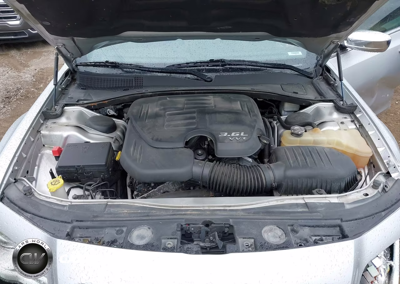 2012 Chrysler 300 Limited VIN:2C3CCAHG1CH184140 - 10