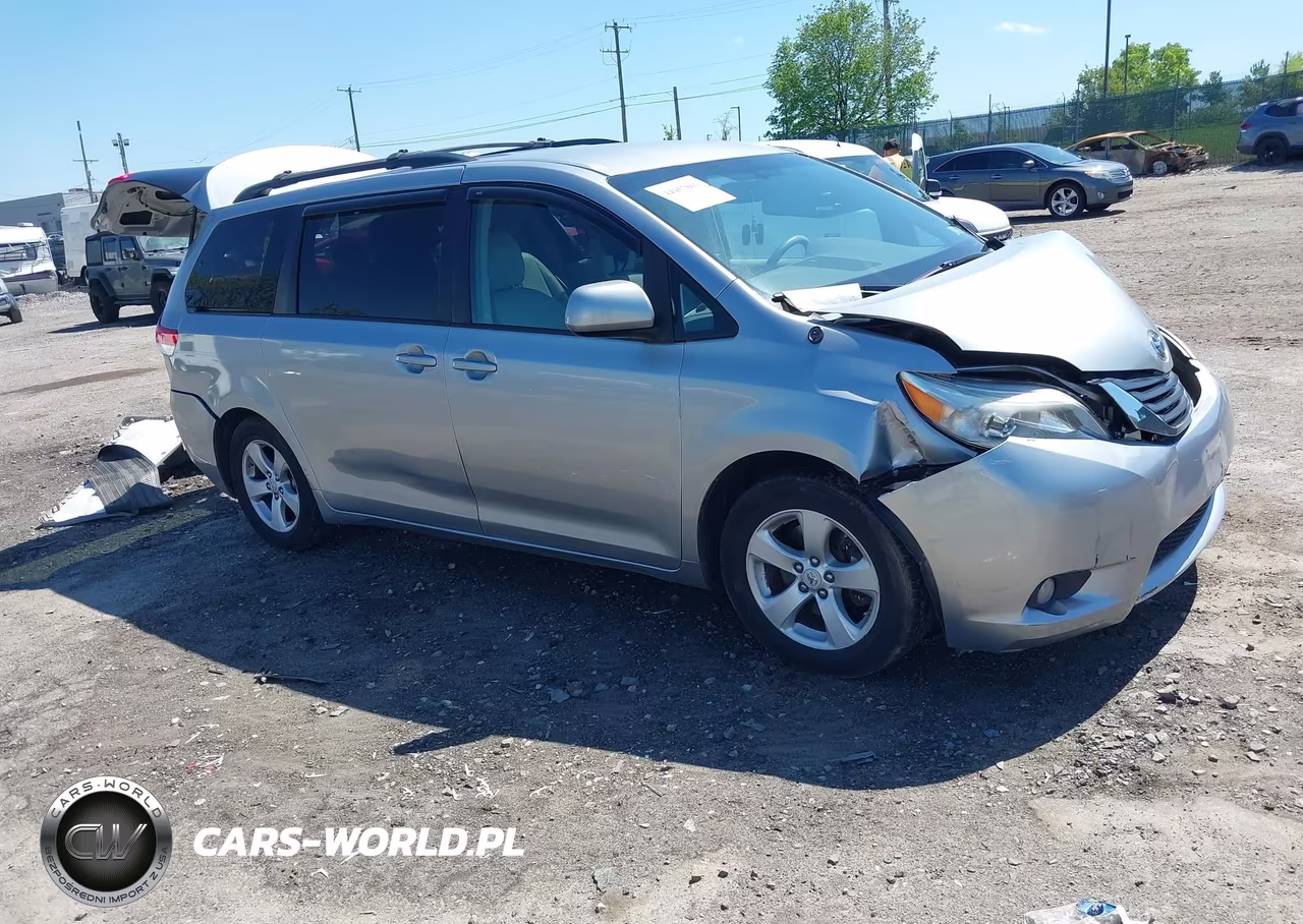 2012 Toyota Sienna Le V6 8 Passenger