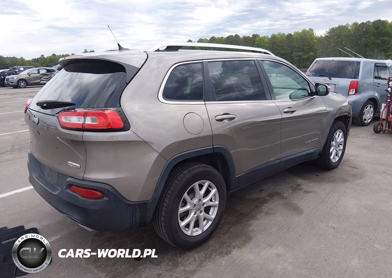 2016 Jeep Cherokee Latitude VIN:1C4PJMCS3GW253675 - 4