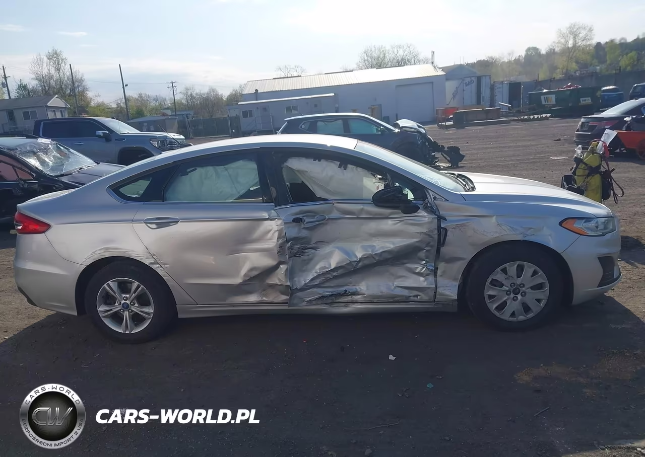 2019 Ford Fusion S VIN:3FA6P0G77KR226893 - 13