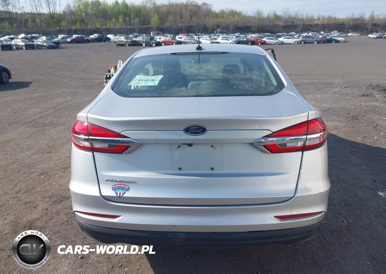 2019 Ford Fusion S VIN:3FA6P0G77KR226893 - 16