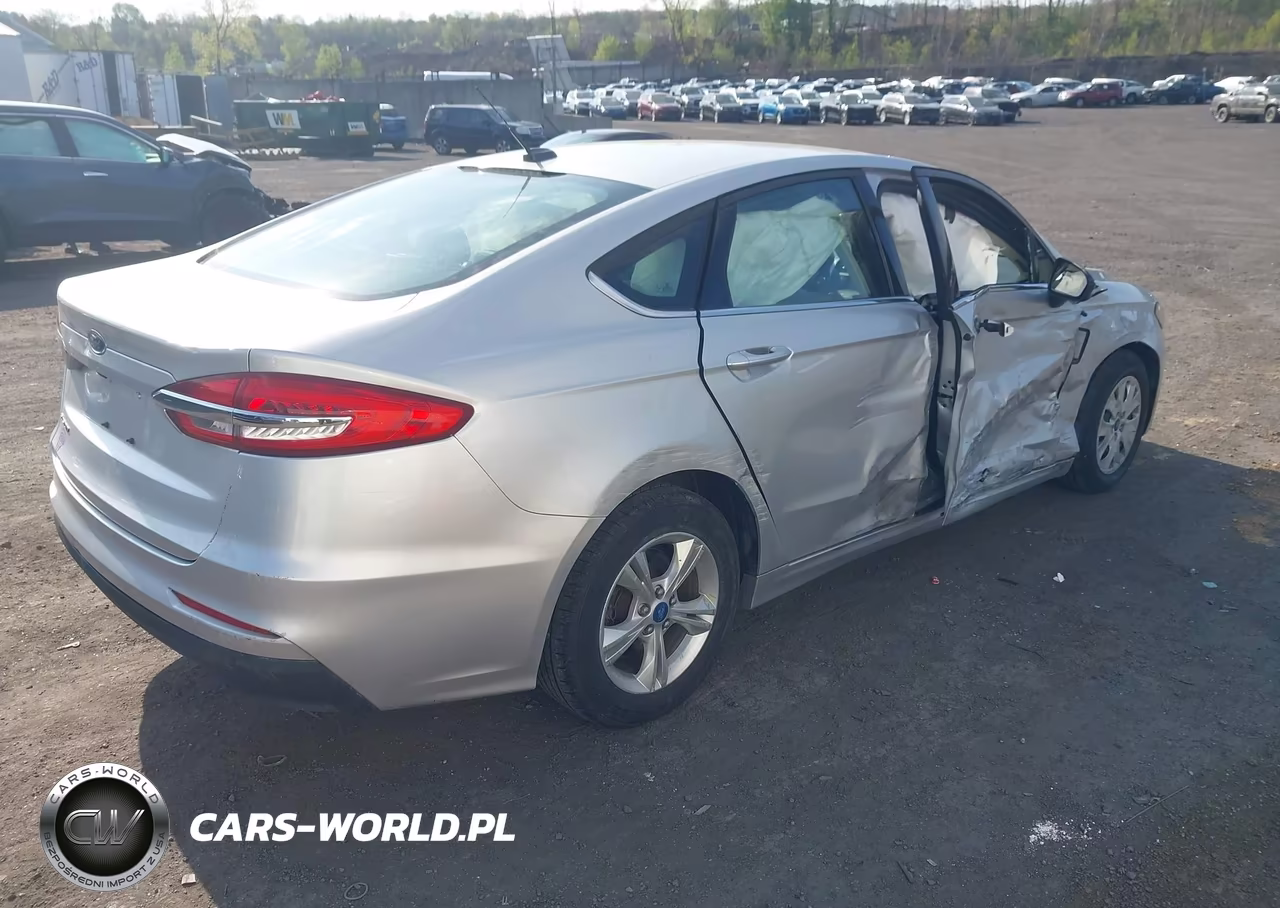 2019 Ford Fusion S VIN:3FA6P0G77KR226893 - 4