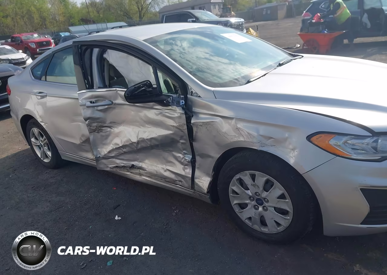 2019 Ford Fusion S VIN:3FA6P0G77KR226893 - 6