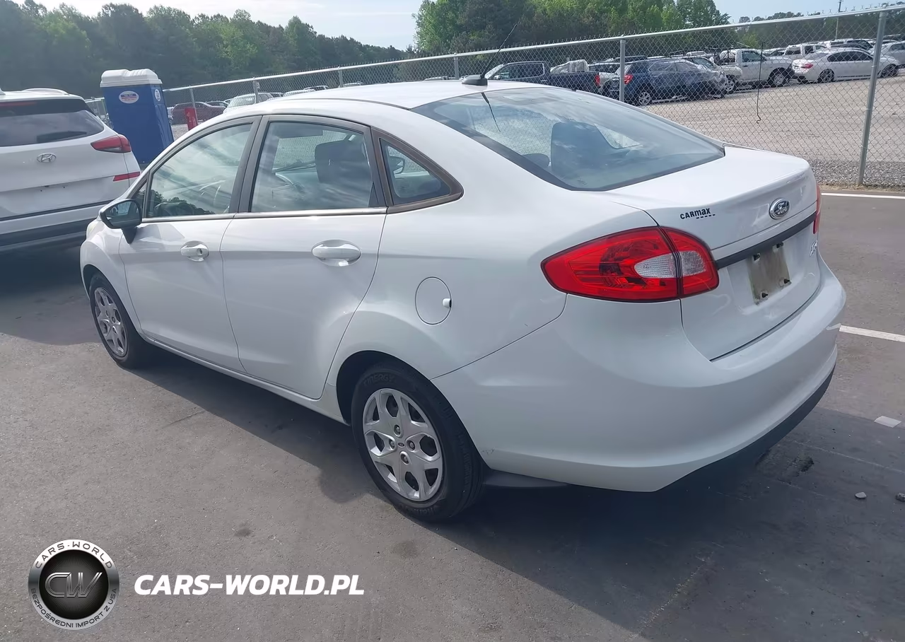 2013 Ford Fiesta S VIN:3FADP4AJ7DM152670 - 3