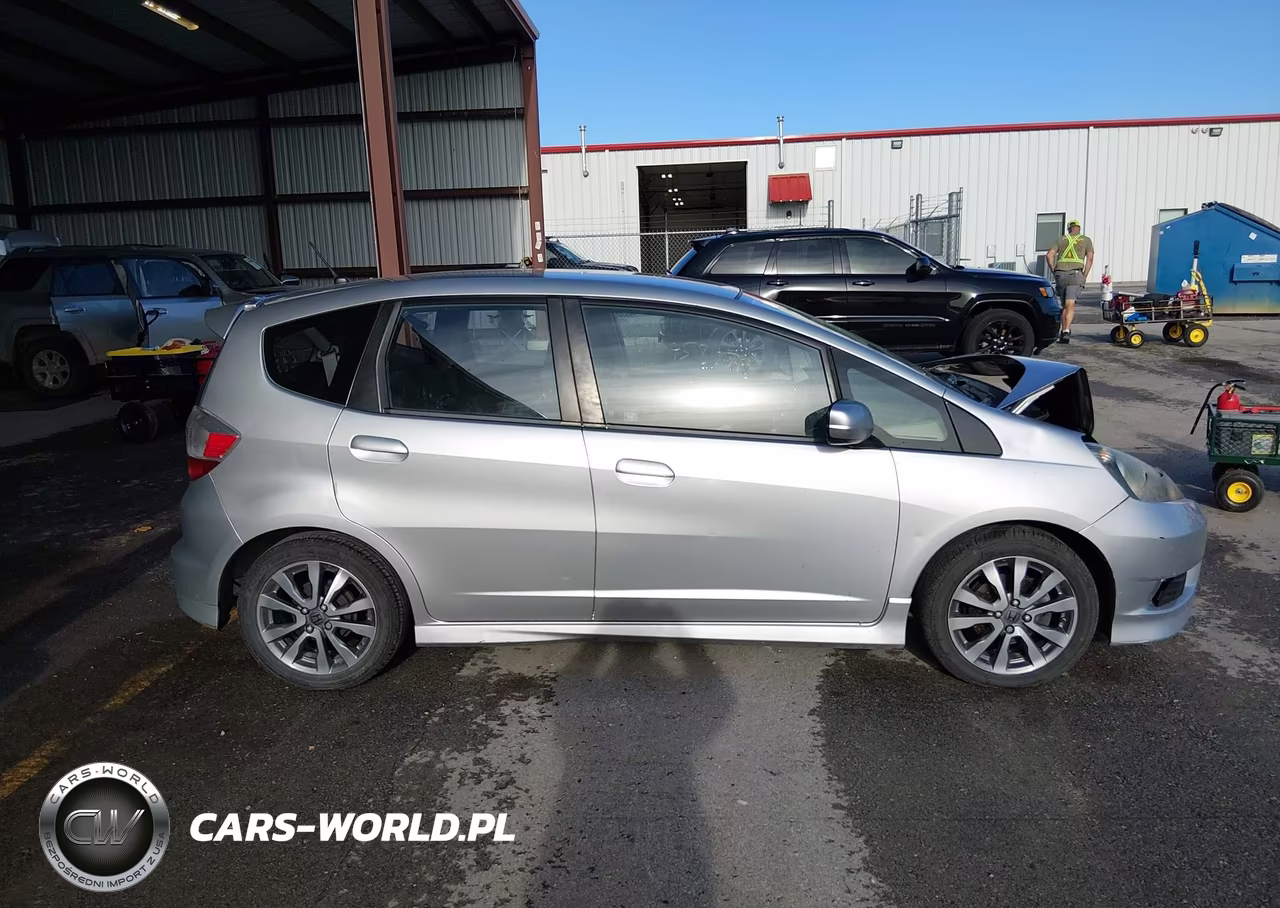 2012 Honda Fit Sport VIN:JHMGE8H54CC009008 - 13