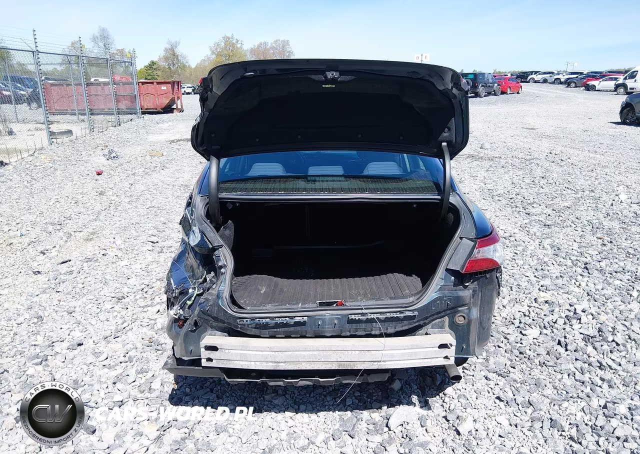 2018 Toyota Camry Le VIN:4T1B11HK5JU660171 - 17