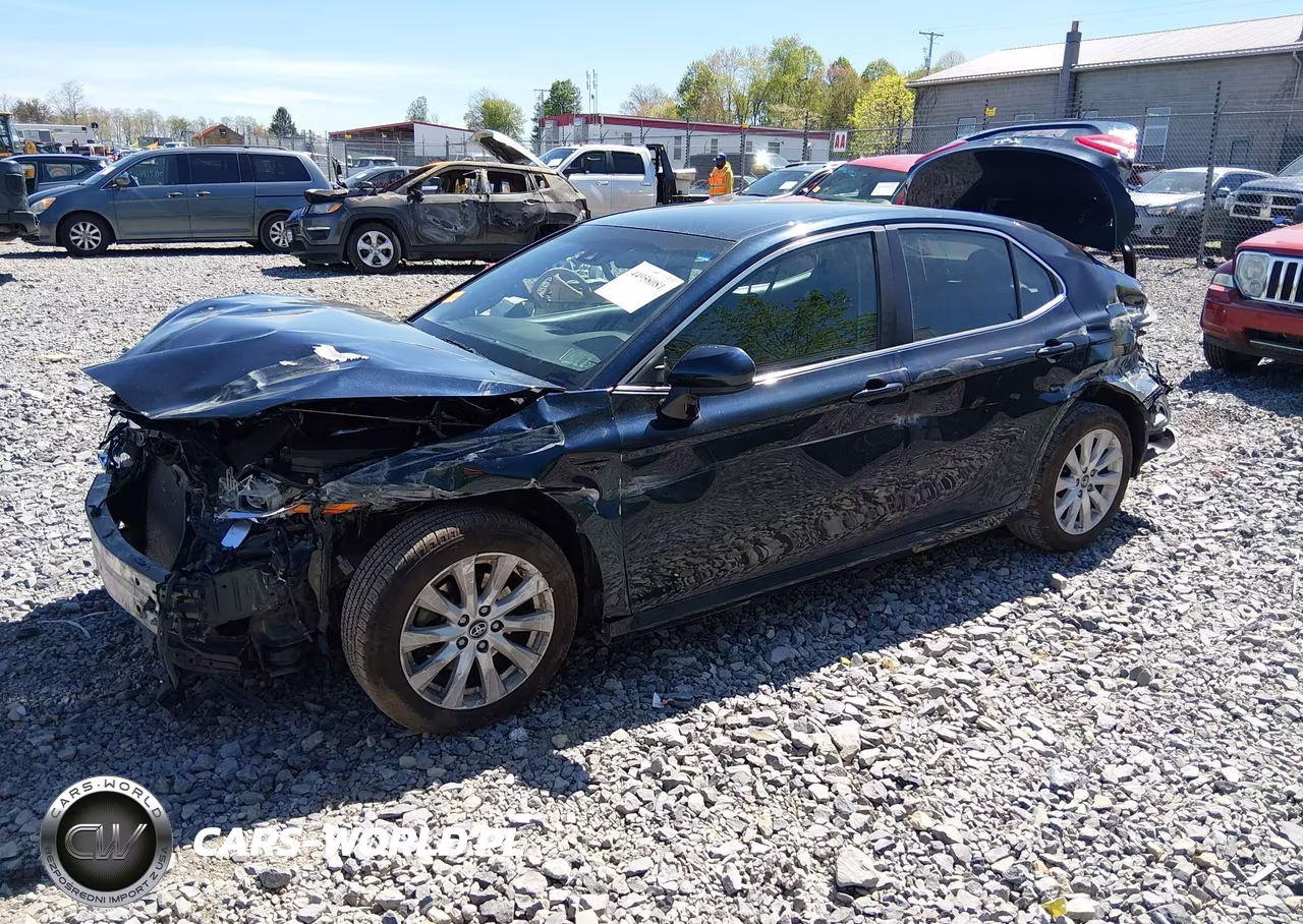 2018 Toyota Camry Le VIN:4T1B11HK5JU660171 - 2