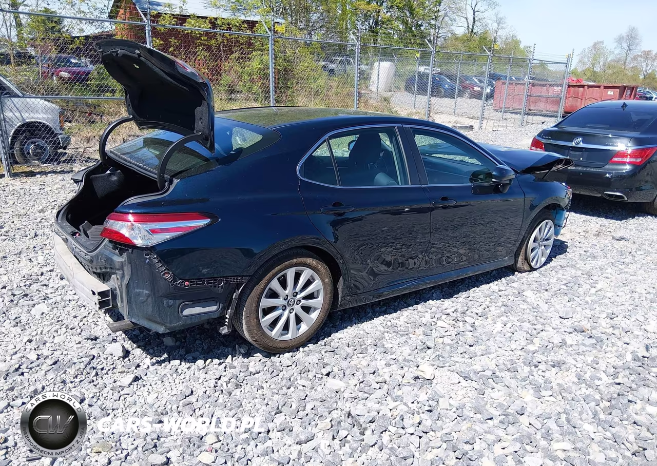 2018 Toyota Camry Le VIN:4T1B11HK5JU660171 - 4