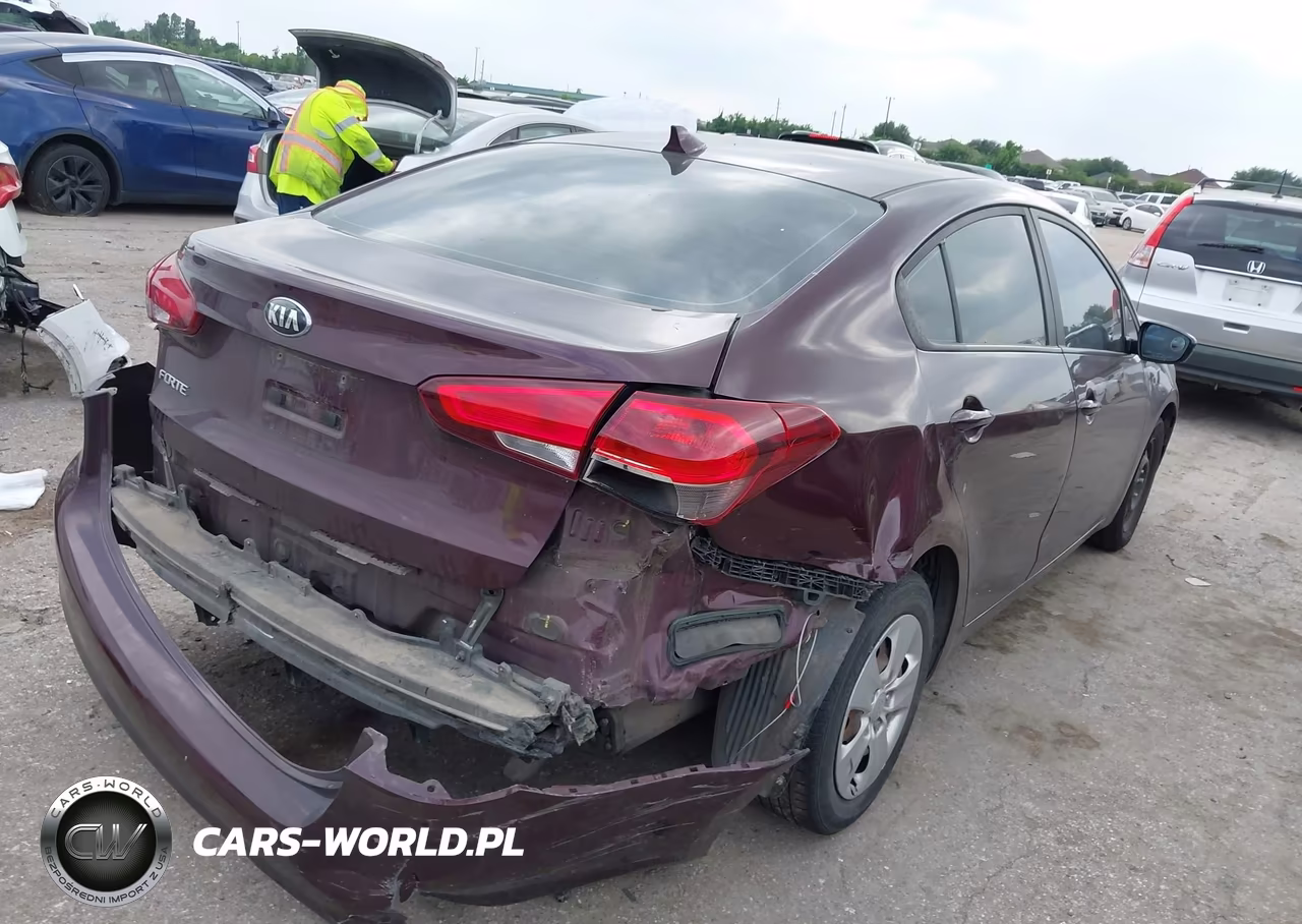 2018 Kia Forte Lx VIN:3KPFK4A78JE185706 - 4