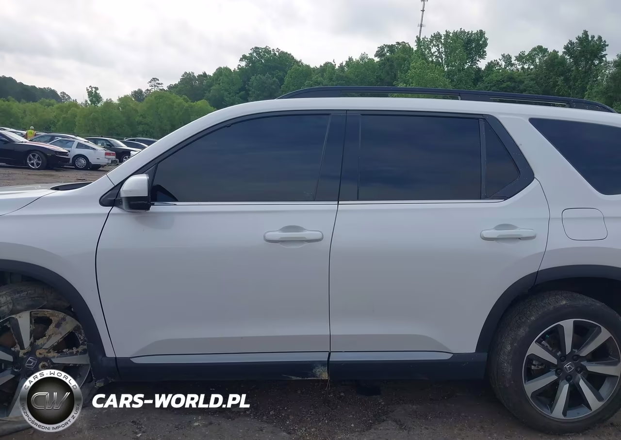 2025 Honda Pilot Touring VIN:5FNYG1H7XSB017169 - 15