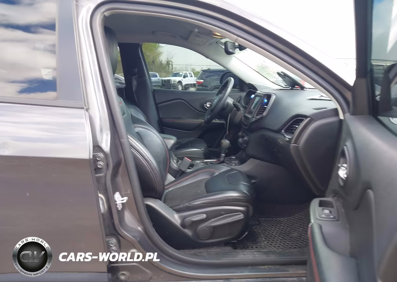 2019 Jeep Cherokee Trailhawk 4X4 VIN:1C4PJMBN5KD163198 - 5