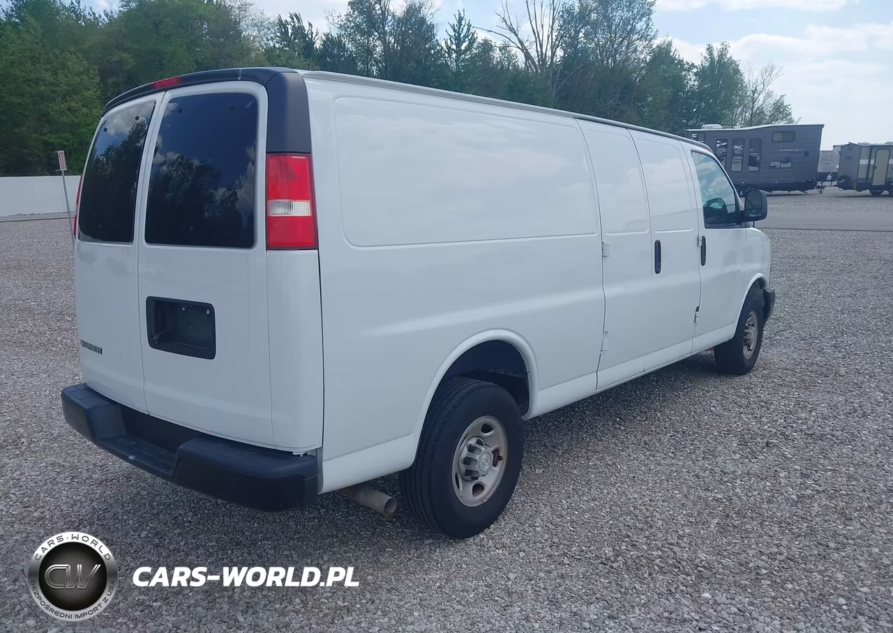 2018 Chevrolet Express 3500 Work Van VIN:1GCZGHFG3J1315926 - 4