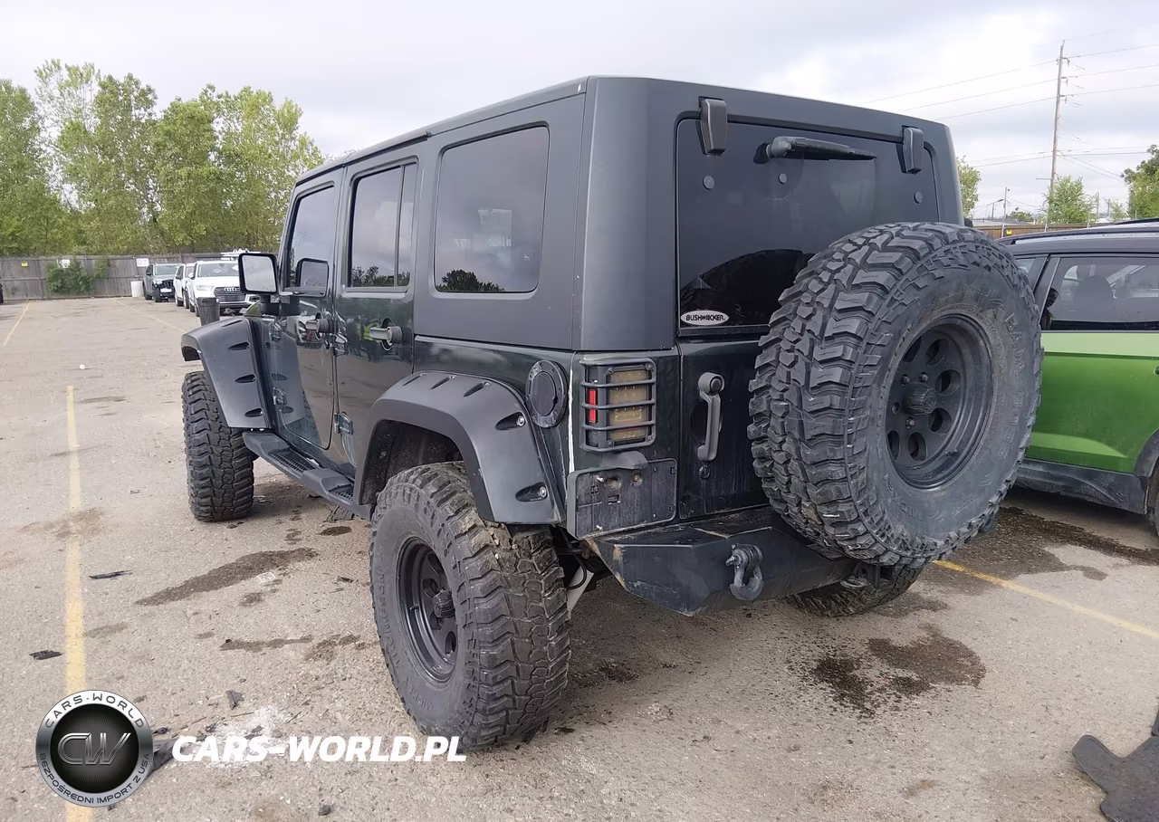 2010 Jeep Wrangler Unlimited Sahara VIN:1J4HA5H18AL159143 - 3