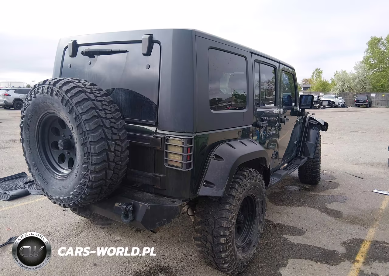 2010 Jeep Wrangler Unlimited Sahara VIN:1J4HA5H18AL159143 - 4