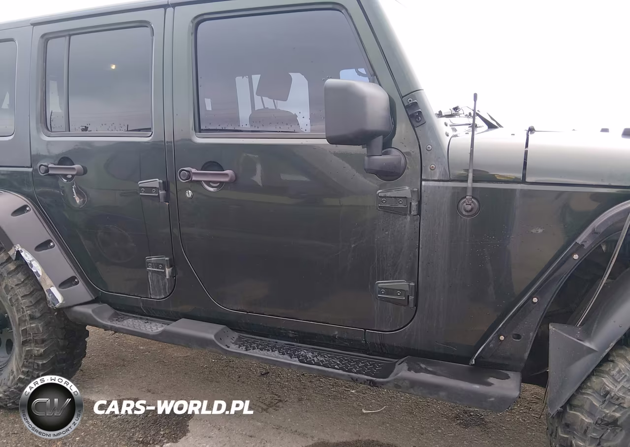 2010 Jeep Wrangler Unlimited Sahara VIN:1J4HA5H18AL159143 - 6