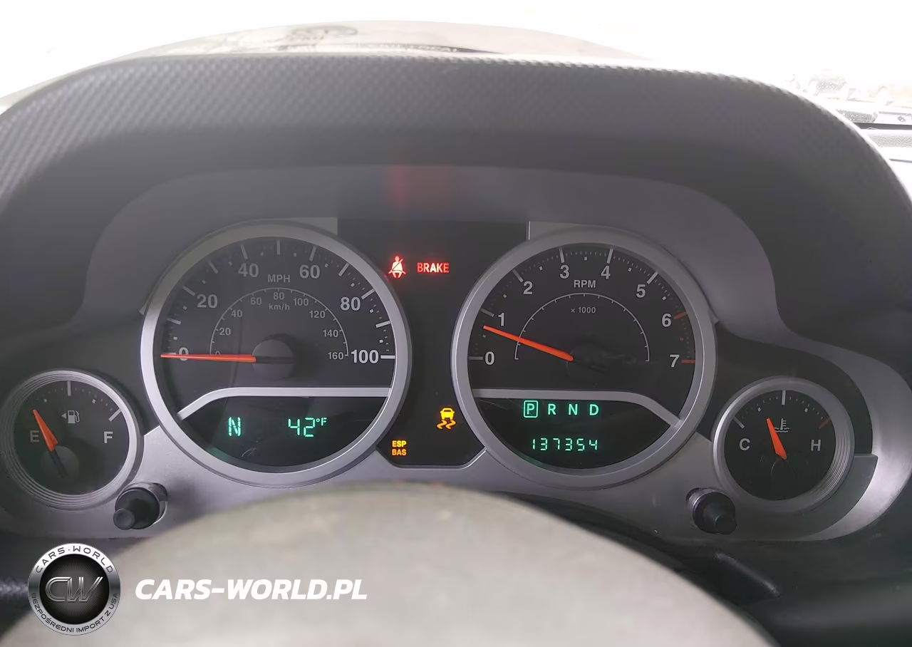 2010 Jeep Wrangler Unlimited Sahara VIN:1J4HA5H18AL159143 - 7