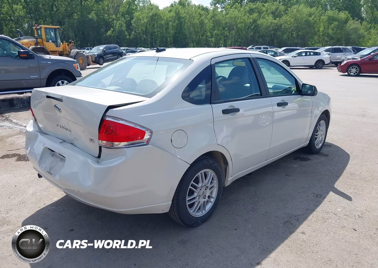 2010 Ford Focus Se VIN:1FAHP3FN1AW299229 - 4