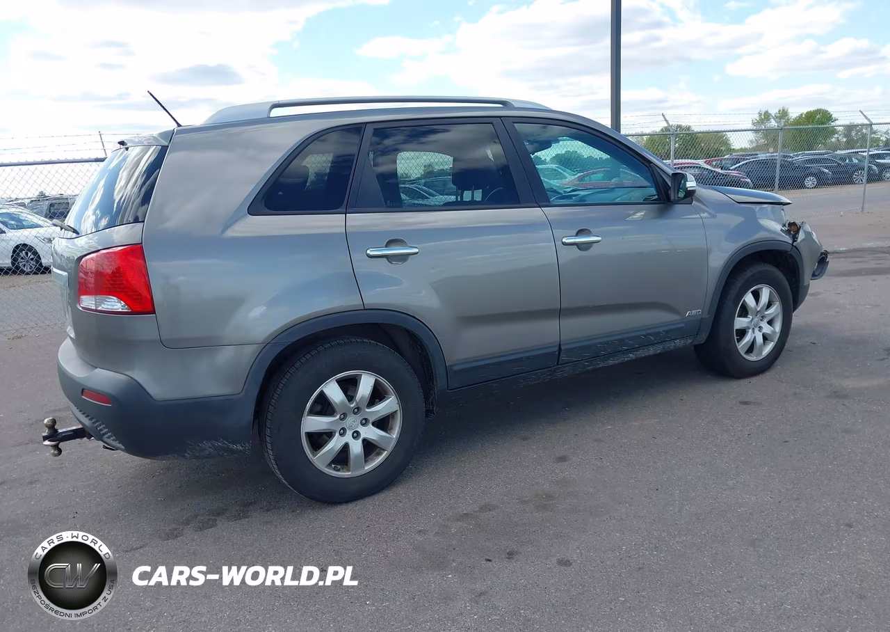 2013 Kia Sorento Lx V6 VIN:5XYKTDA29DG310882 - 4