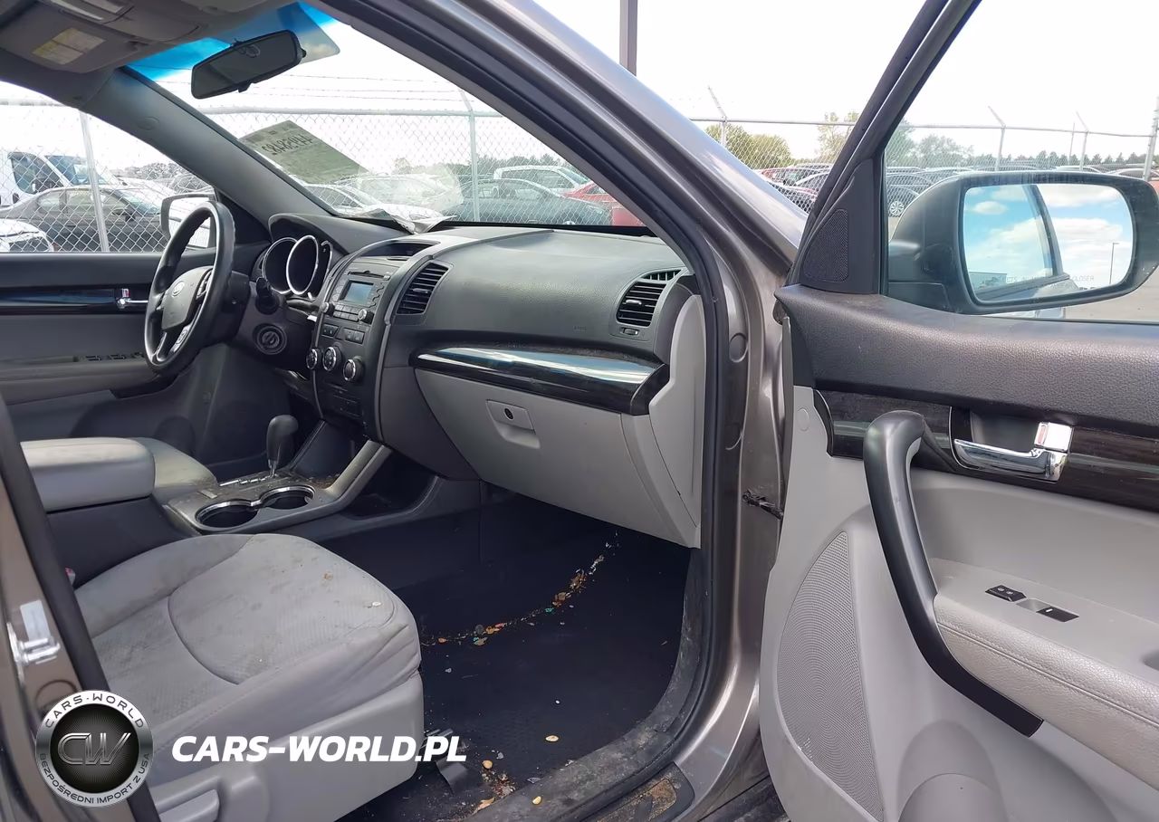 2013 Kia Sorento Lx V6 VIN:5XYKTDA29DG310882 - 5