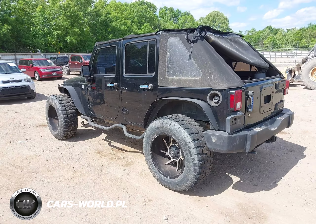 2013 Jeep Wrangler Unlimited Sport VIN:1C4BJWDG1DL698364 - 3