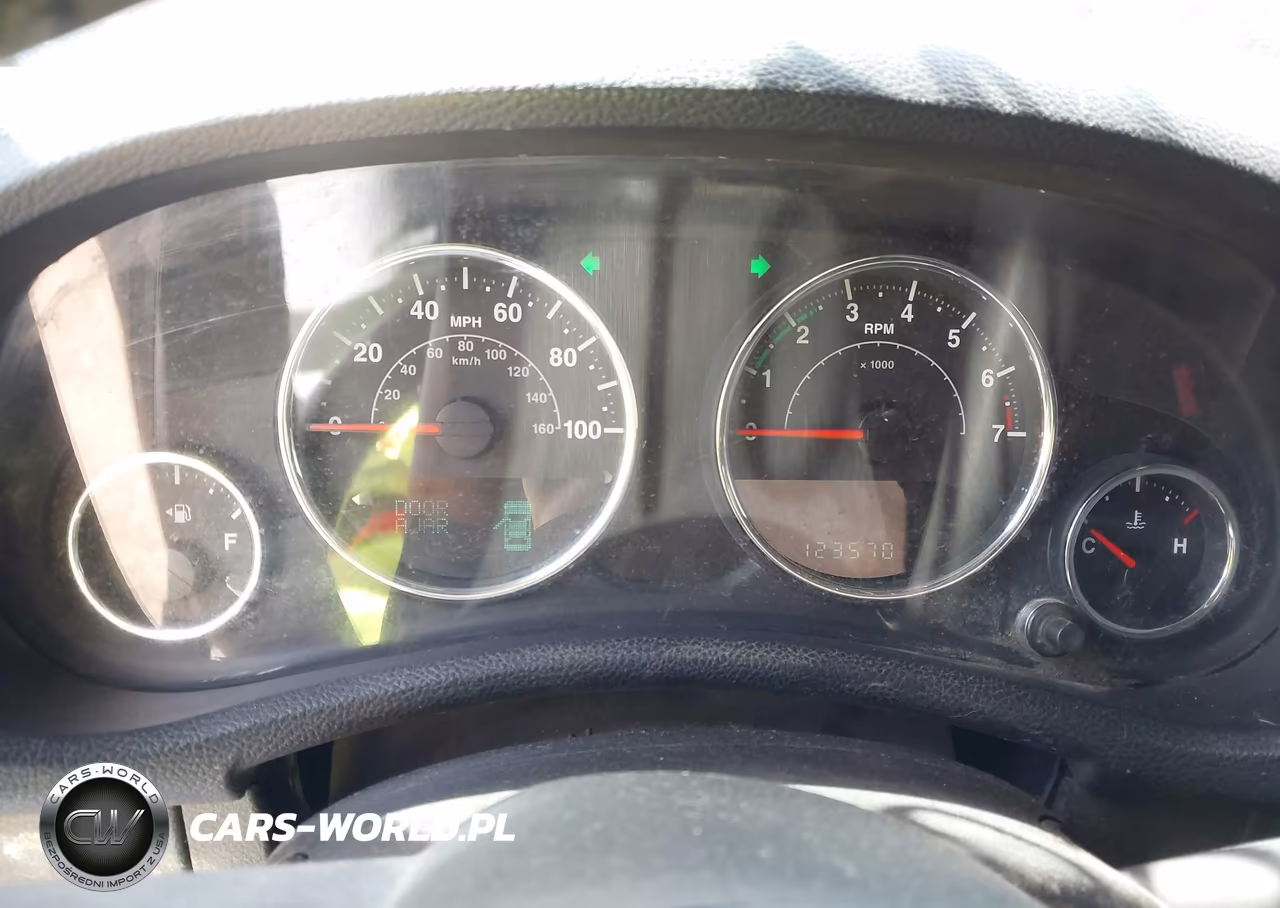 2013 Jeep Wrangler Unlimited Sport VIN:1C4BJWDG1DL698364 - 7