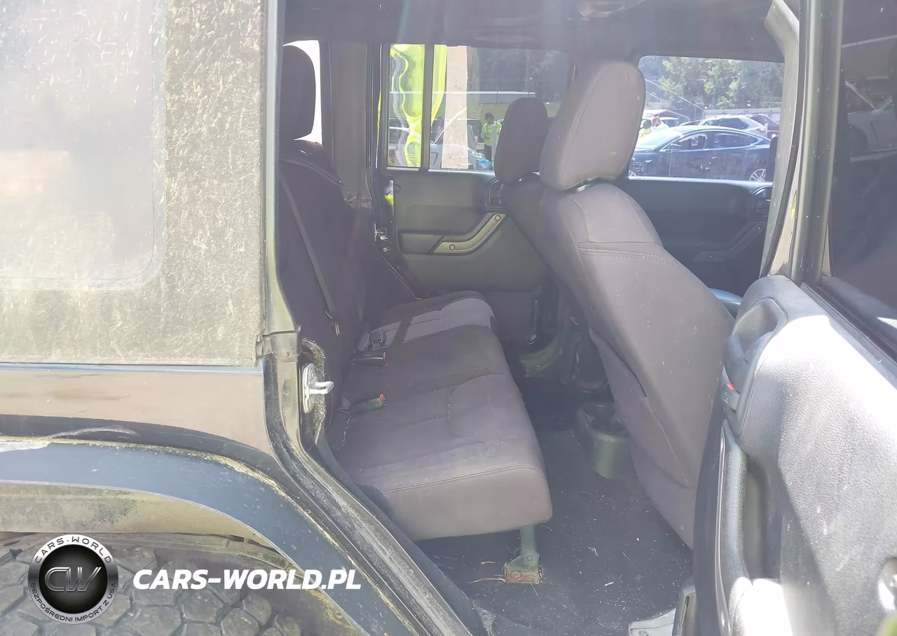 2013 Jeep Wrangler Unlimited Sport VIN:1C4BJWDG1DL698364 - 8