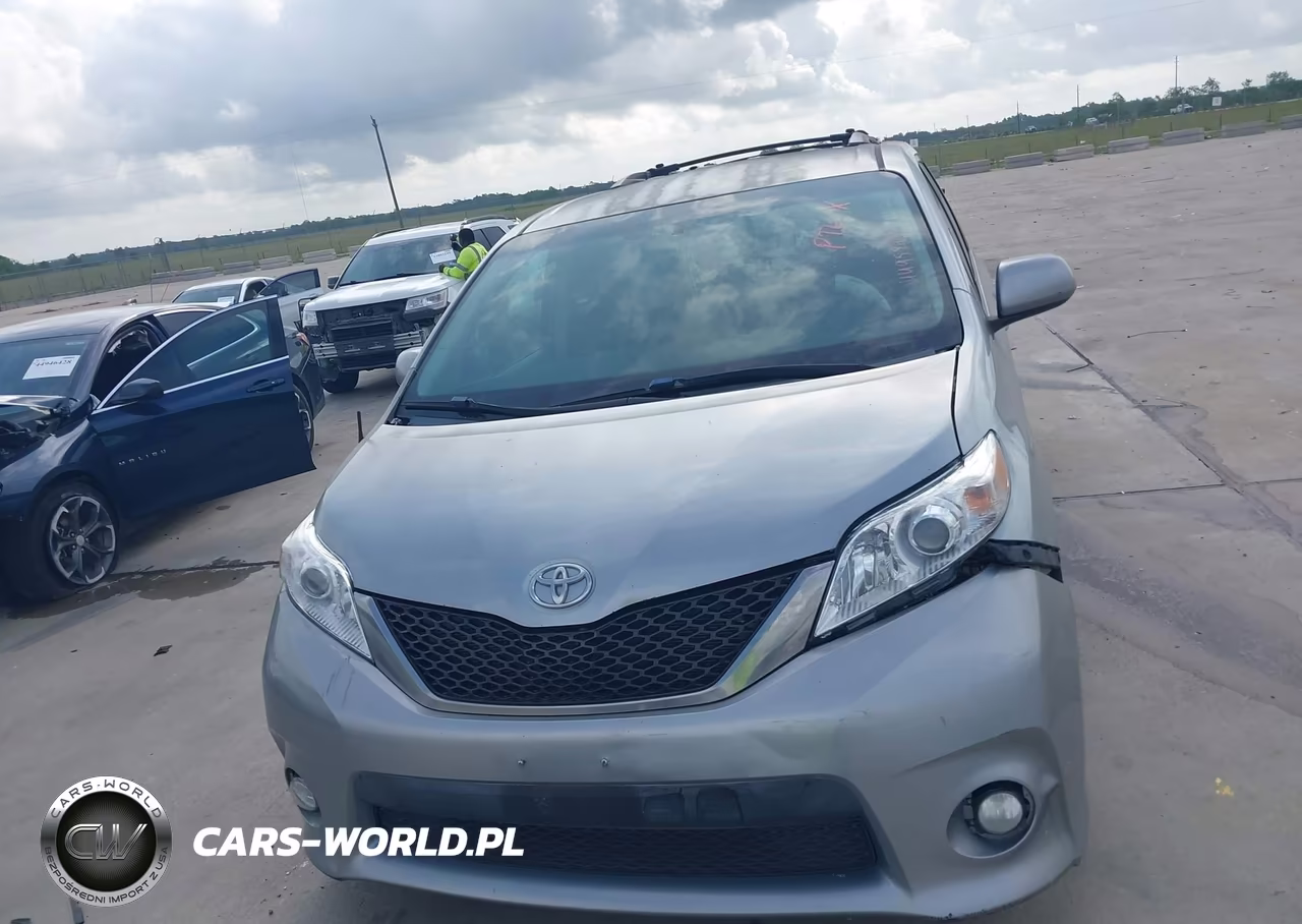 2011 Toyota Sienna Se VIN:5TDXK3DC0BS064831 - 12
