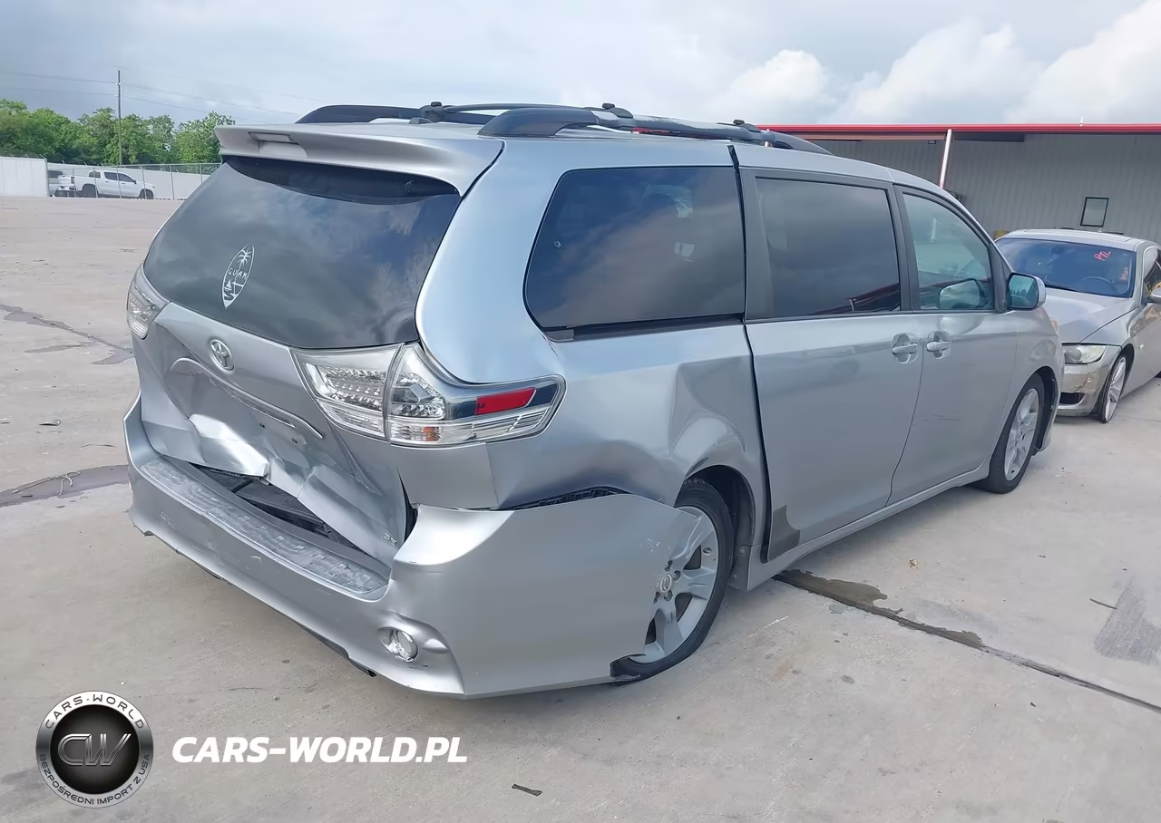 2011 Toyota Sienna Se VIN:5TDXK3DC0BS064831 - 4