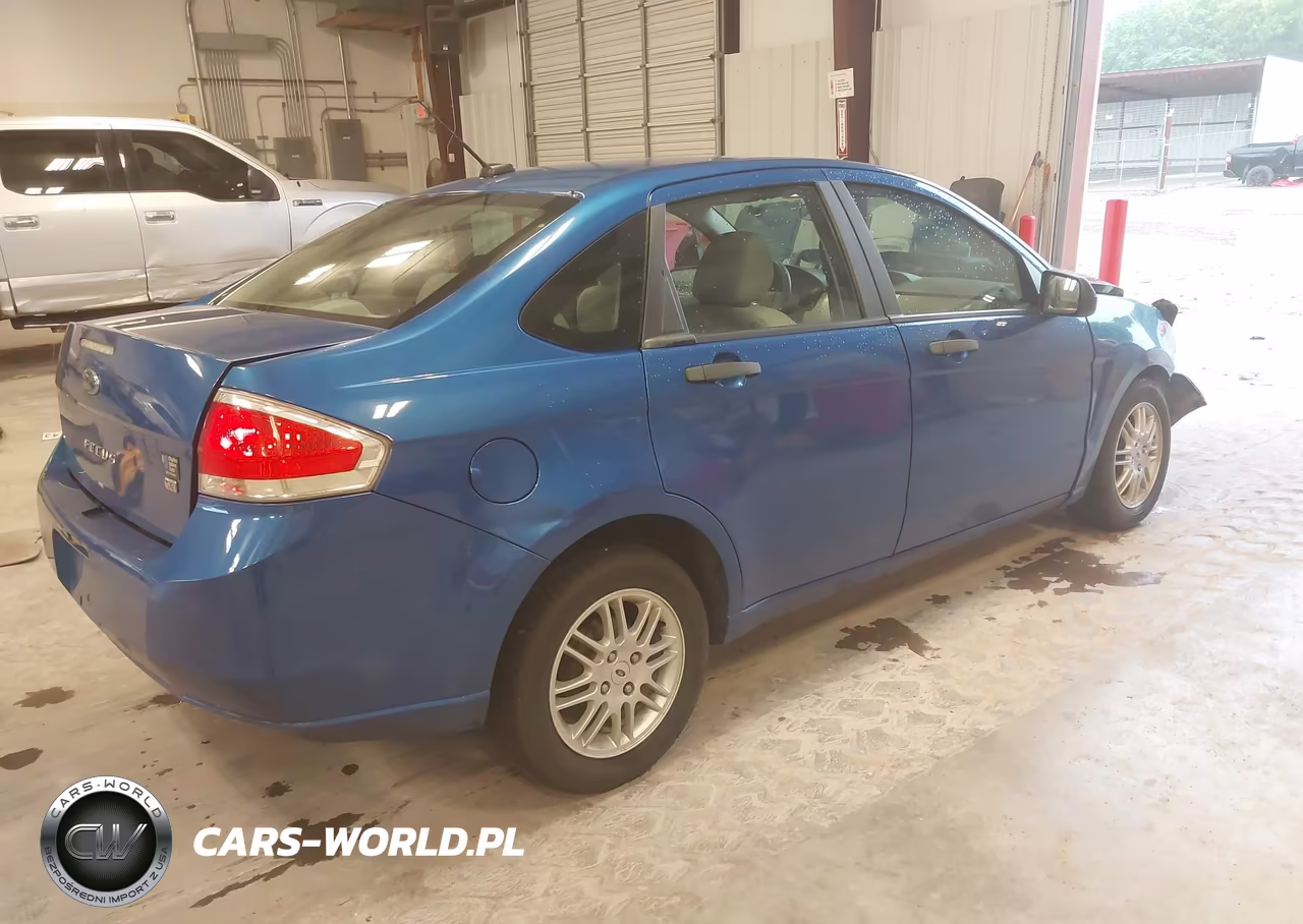 2010 Ford Focus Se VIN:1FAHP3FN6AW247983 - 4