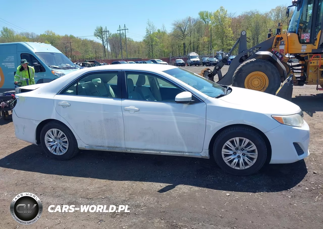2014 Toyota Camry Le VIN:4T4BF1FK3ER350990 - 13