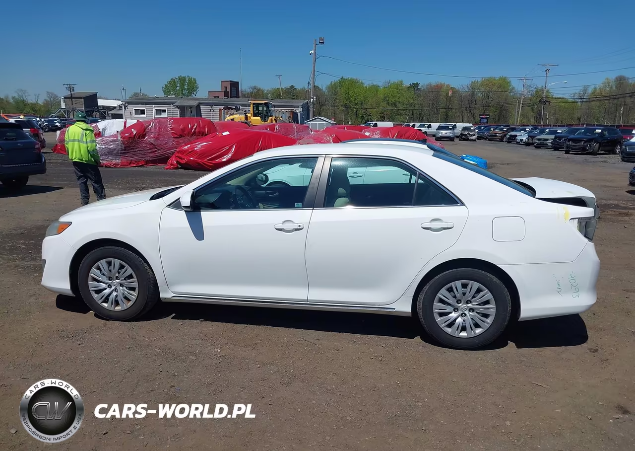 2014 Toyota Camry Le VIN:4T4BF1FK3ER350990 - 14