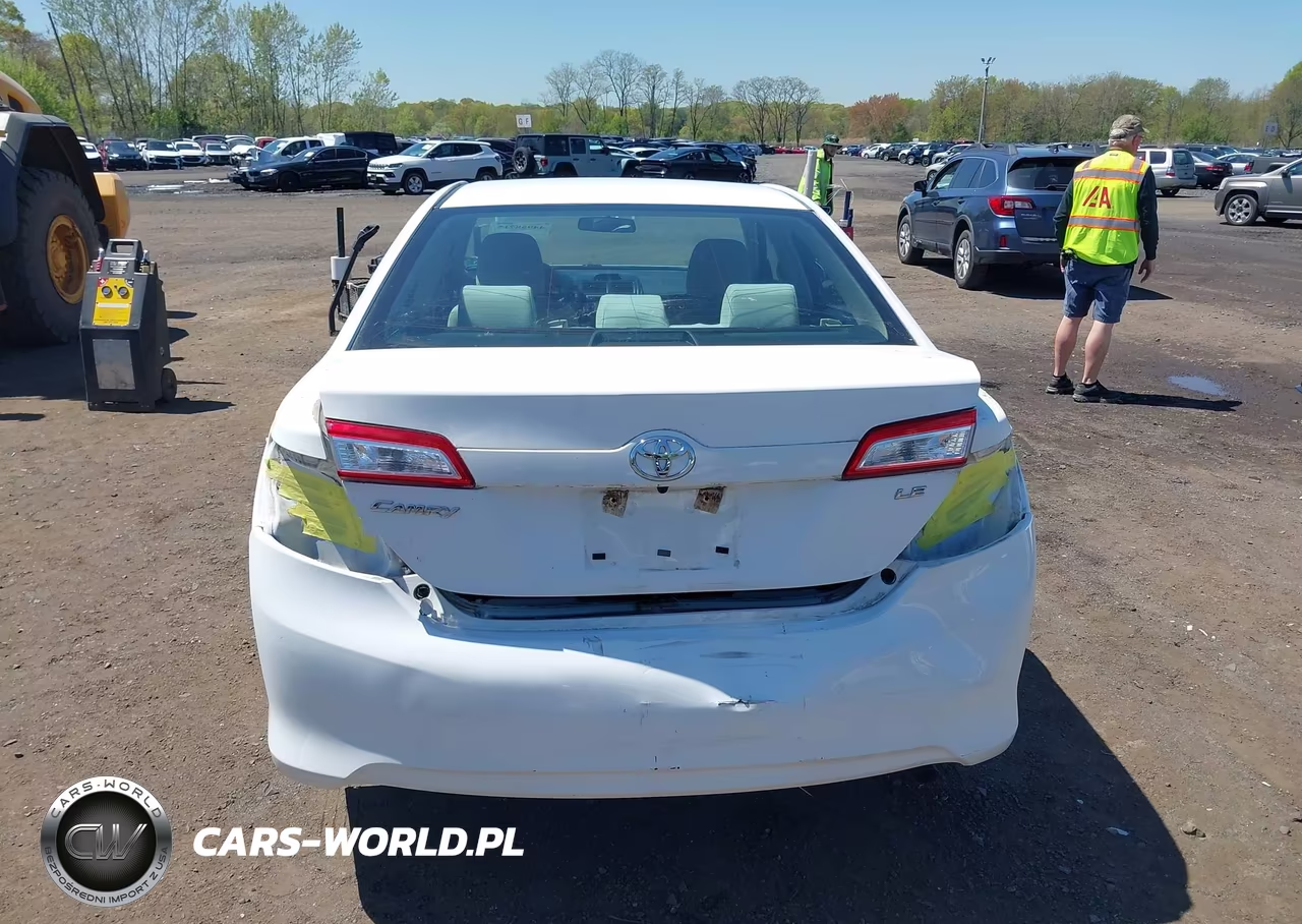 2014 Toyota Camry Le VIN:4T4BF1FK3ER350990 - 16