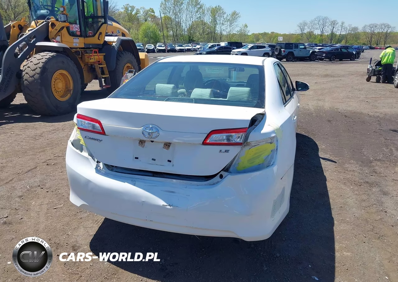 2014 Toyota Camry Le VIN:4T4BF1FK3ER350990 - 17