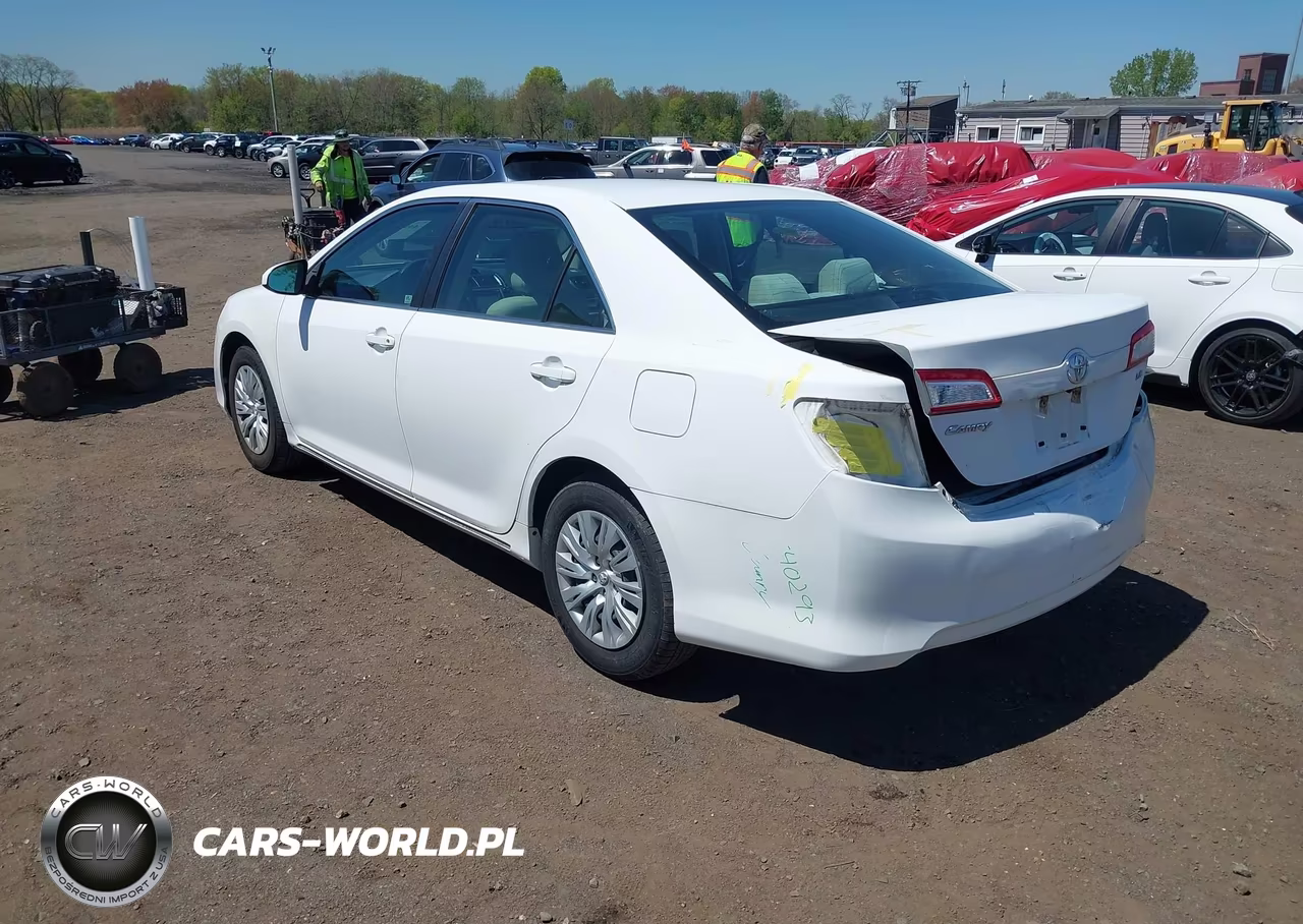2014 Toyota Camry Le VIN:4T4BF1FK3ER350990 - 3
