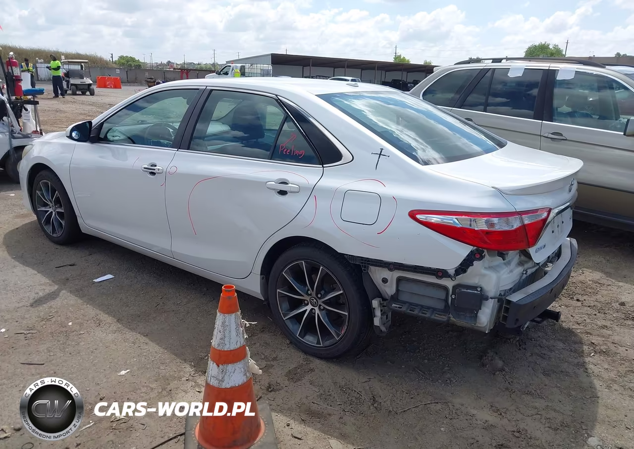2016 Toyota Camry Xse VIN:4T1BF1FK5GU598087 - 3