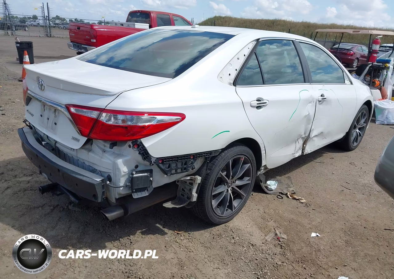 2016 Toyota Camry Xse VIN:4T1BF1FK5GU598087 - 4