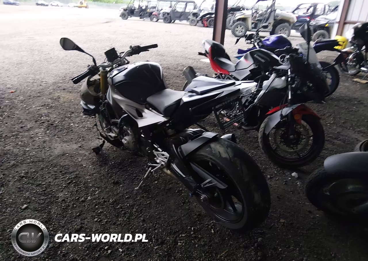 2015 BMW S 1000 R VIN:WB10D1205FZ199636 - 3