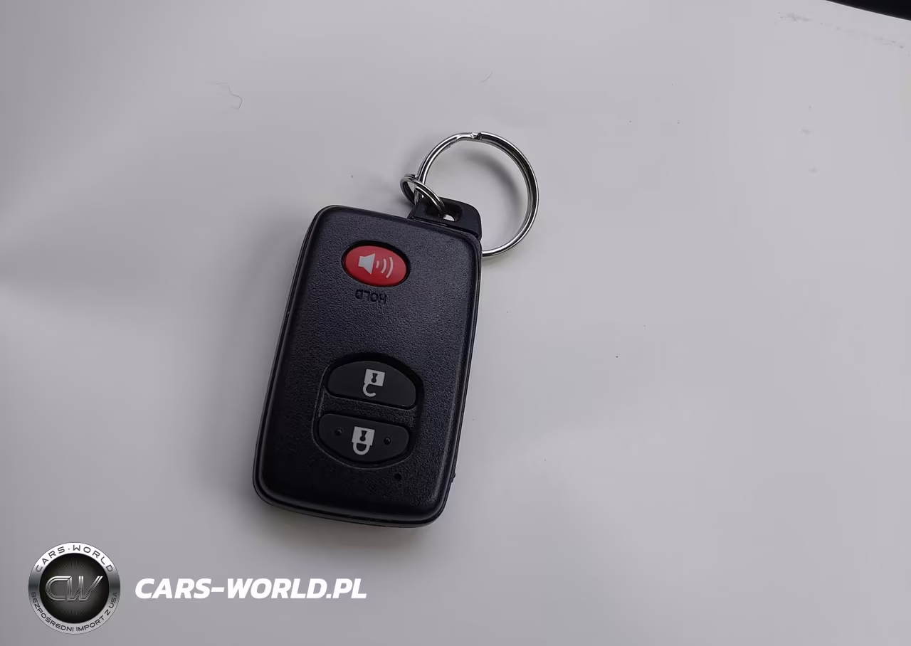 2013 Toyota Prius Two VIN:JTDKN3DU5D5586714 - 11