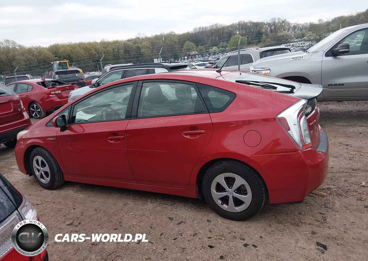 2013 Toyota Prius Two VIN:JTDKN3DU5D5586714 - 14