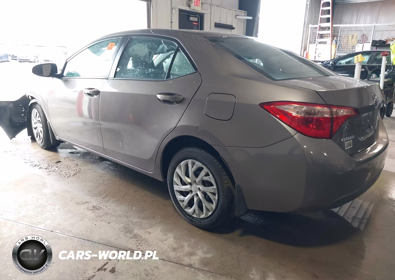 2017 Toyota Corolla Le VIN:2T1BURHE4HC960523 - 3